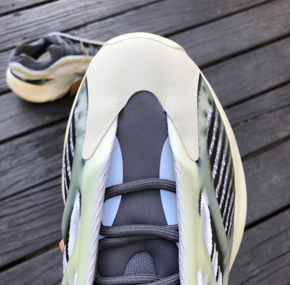 12 Yeezy 700 V3 Azael