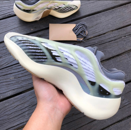 12 Yeezy 700 V3 Azael