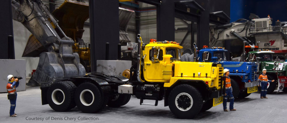 MACK Superliner avec essieux Tandem Jaune | Collect World