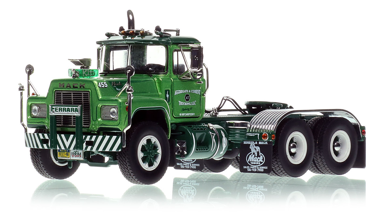 Heavy Haul Replicas Aggregate & Cement Trucking 1989 Mack R688ST