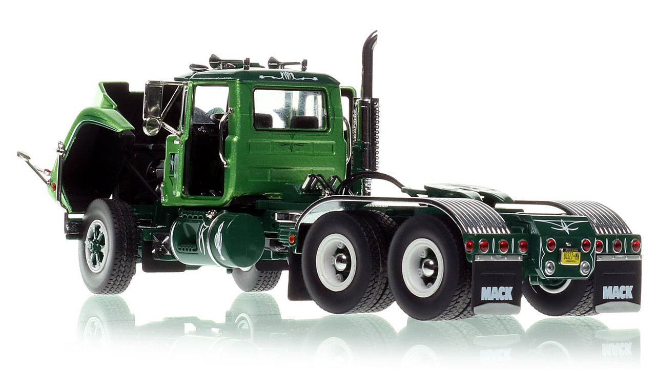 Heavy Haul Replicas Aggregate & Cement Trucking 1989 Mack R688ST