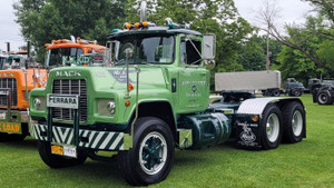 Aggregate & Cement Trucking 1989 Mack R688ST tandem axle tractor Aggregate & Cement Trucking 1989 Mack R688ST tandem axle tractor