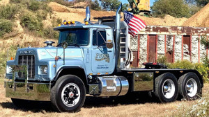 Fiore Asphalt Paving 1987 Mack R686ST tandem axle tractor Fiore Asphalt Paving 1987 Mack R686ST tandem axle tractor