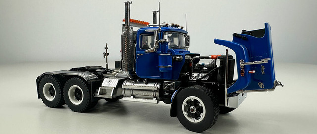 Heavy Haul Replicas Mack Superliner Heavy Spec Tandem Axle Tractor