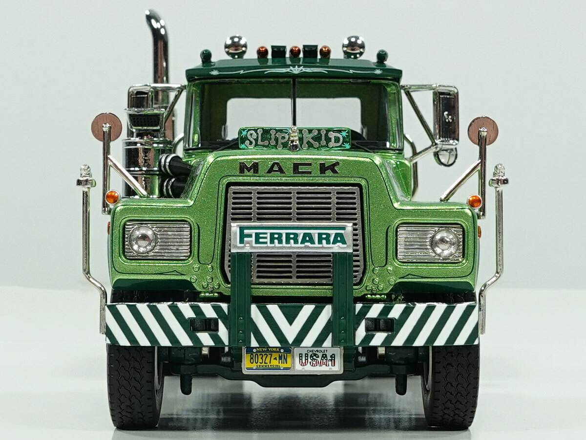 Heavy Haul Replicas Aggregate & Cement Trucking 1989 Mack R688ST