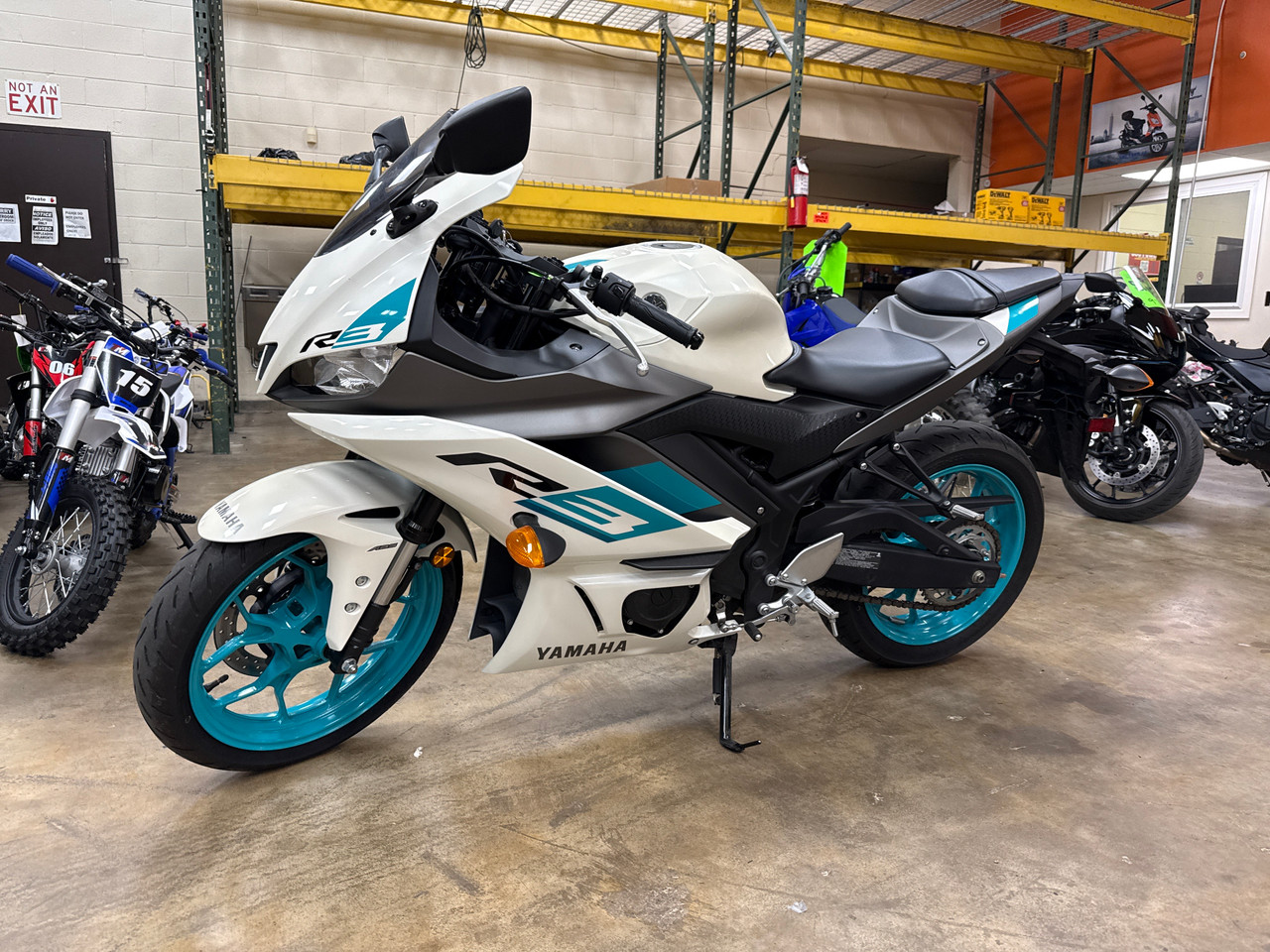 Pre-Owned 2024 Yamaha YZF-R3 | Used 321cc Supersport Motorcycle
