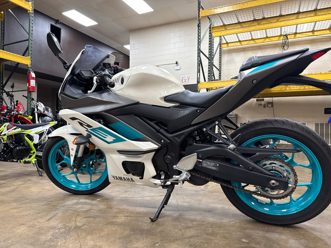 Pre-Owned 2024 Yamaha YZF-R3 | Used 321cc Supersport Motorcycle