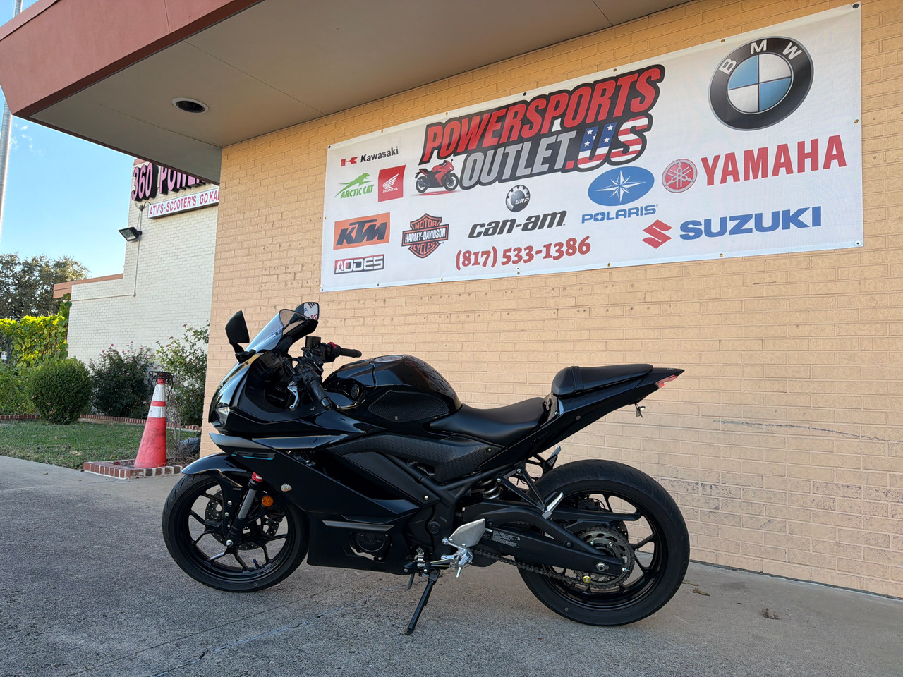 2023 Yamaha YZF-R3 – Lightweight 321cc Supersport Motorcycle