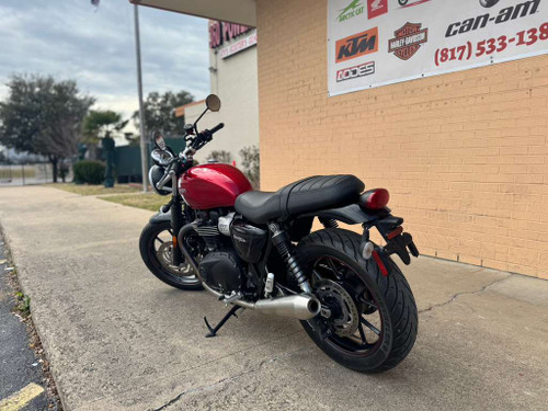 Pre-Owned 2017 Triumph Street Twin – Classic 900cc Modern Roadster Motorcycle