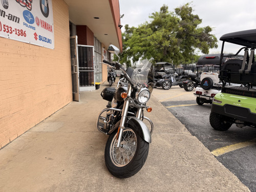Pre-Owned 2016 Kawasaki Vulcan 900 Classic LT – Comfortable Touring Cruiser with Windshield & Saddlebags
