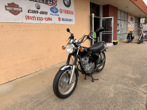 Pre-Owned 2017 Yamaha SR400 – Classic 399cc Retro Motorcycle with Vintage Styling