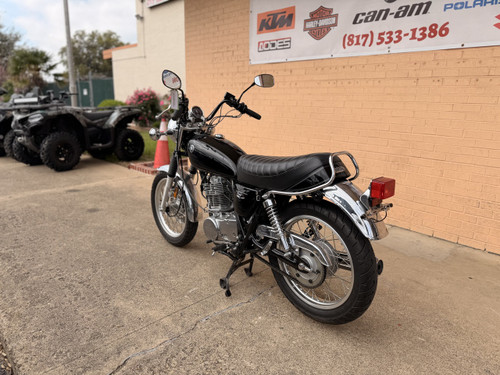 Pre-Owned 2017 Yamaha SR400 – Classic 399cc Retro Motorcycle with Vintage Styling