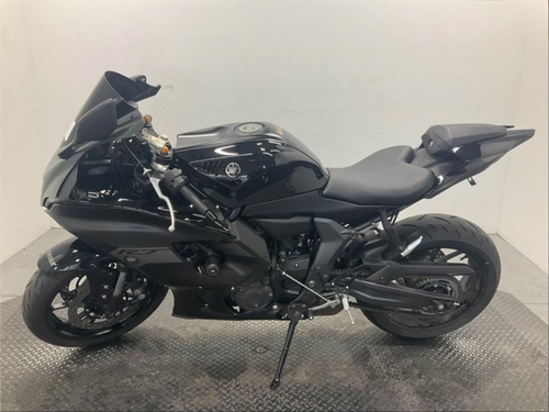 Pre-Owned 2025 Yamaha YZF-R7 – 689cc Supersport Motorcycle with ABS