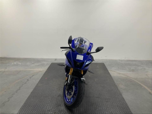 Pre-Owned 2025 Yamaha YZF-R7 – 689cc Supersport Motorcycle with ABS & Quick Handling