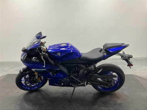 Pre-Owned 2025 Yamaha YZF-R7 – 689cc Supersport Motorcycle with ABS & Quick Handling