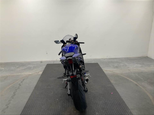 Pre-Owned 2025 Yamaha YZF-R7 – 689cc Supersport Motorcycle with ABS & Quick Handling