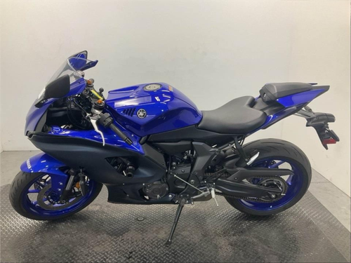 Pre-Owned 2024 Yamaha YZF-R7 – 689cc Supersport Motorcycle with ABS