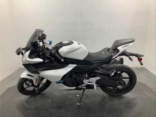 Pre-Owned 2024 CFMOTO 450SS – 449cc Lightweight Supersport Motorcycle with ABS