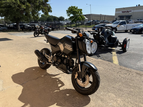 Pre-Owned 2025 HONDA GROM – 124cc Mini Motorcycle | 5-Speed Manual, LED Lighting & Fun Urban Performance