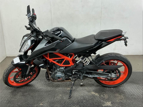 Pre-Owned 2022 KTM 390 Duke – 373cc Lightweight Street Motorcycle
