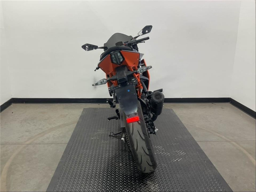Pre-Owned 2024 KTM RC 390 – 373cc Lightweight Supersport Motorcycle