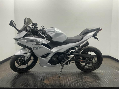 Pre-Owned 2025 Kawasaki Ninja 500 ABS (EX500GSFNL) – 451cc Sport Motorcycle
