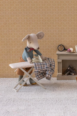 Grandad Mouse with Magnetic Hands