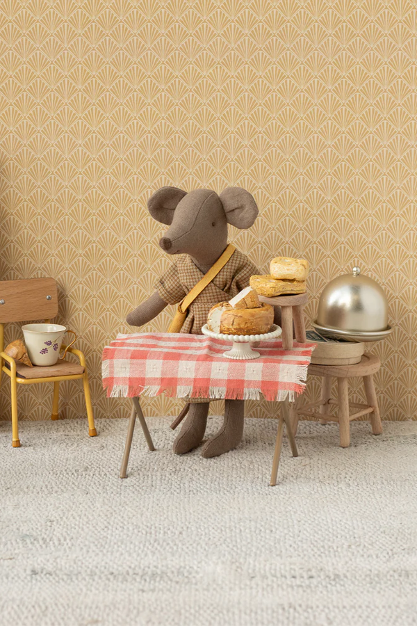 Mum Mouse in Brown Dress