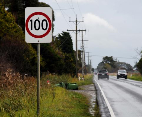 100km Speed Restriction Sign (450mm x 600mm) - Class 1 Reflective Aluminium