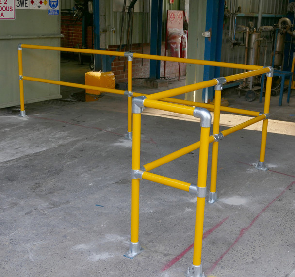 Ezyrail - End stanchion w/ Base Fixing Plate - Galvanised Or Yellow