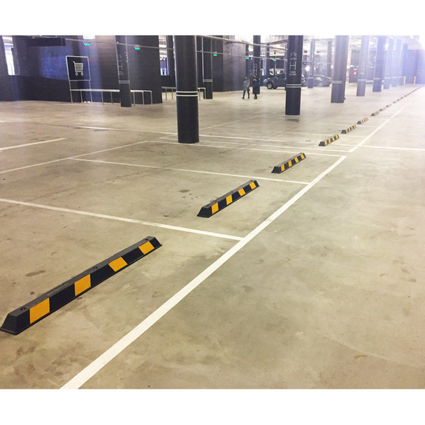 Rubber Wheel Stop - 4 Reflective Panels - Free Fixing Kit Included