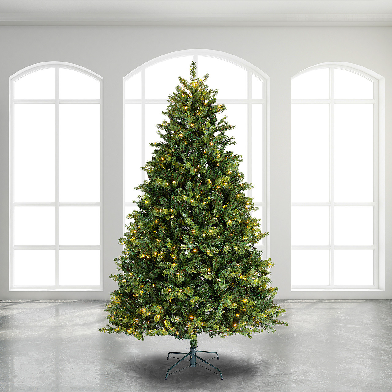 8.9 ft. Freiberg Pine Classic Christmas Tree with 1000 Dual LED Lights