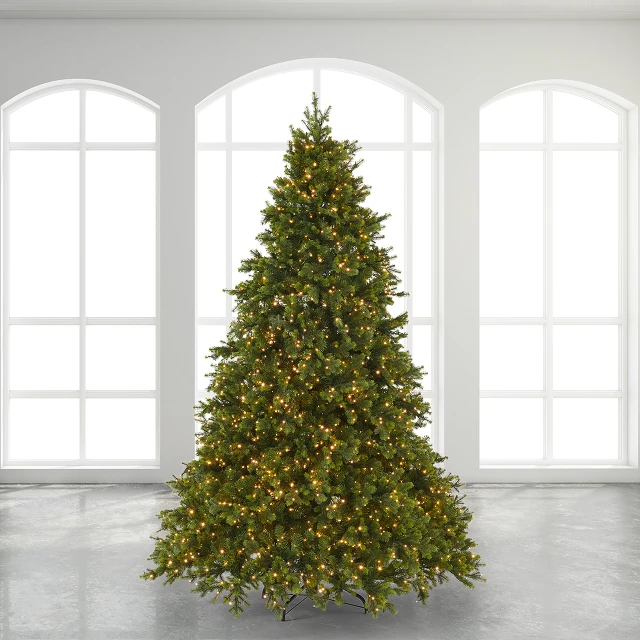 7.4 ft. Freiberg Pine Classic Christmas Tree with 740 Dual LED