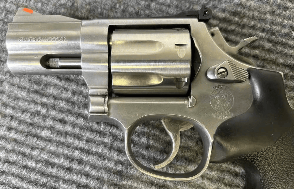 Smith & Wesson 686-4 7-Shot Double Action Revolver w/ 2.5" Barrel - .357MAG