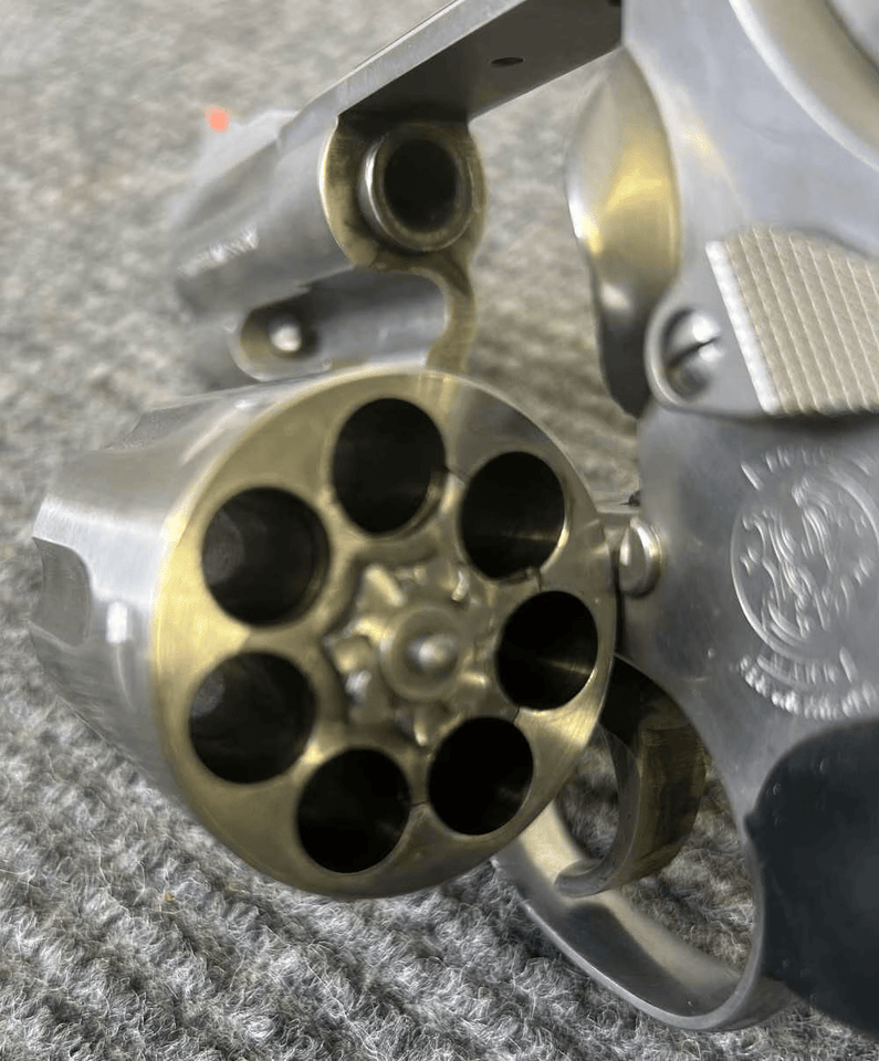Smith & Wesson 686-4 7-Shot Double Action Revolver w/ 2.5" Barrel - .357MAG