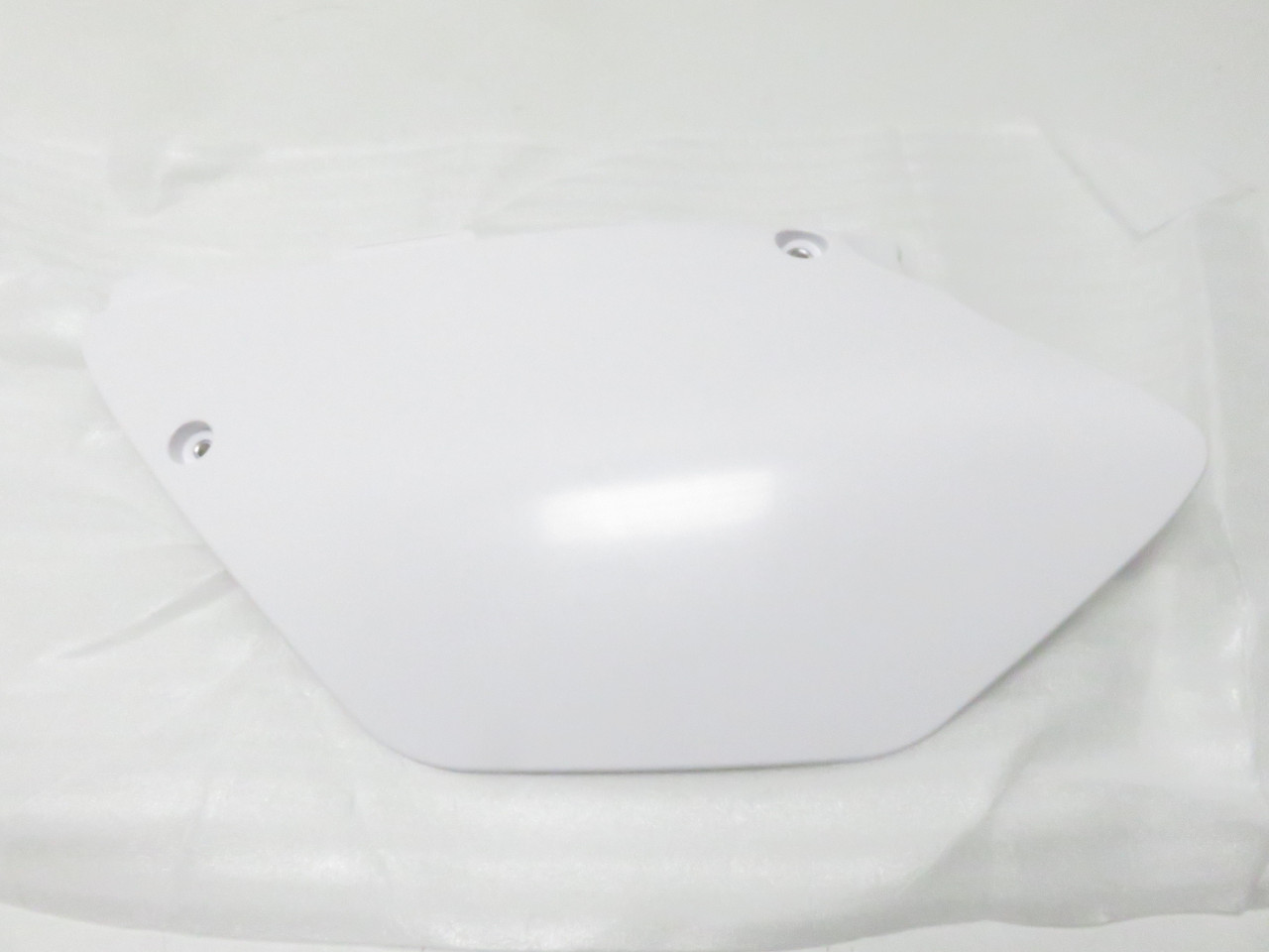 Yamaha YZ125 250  5NY-21711-00-00 COVER, SIDE 1 Number Plate
