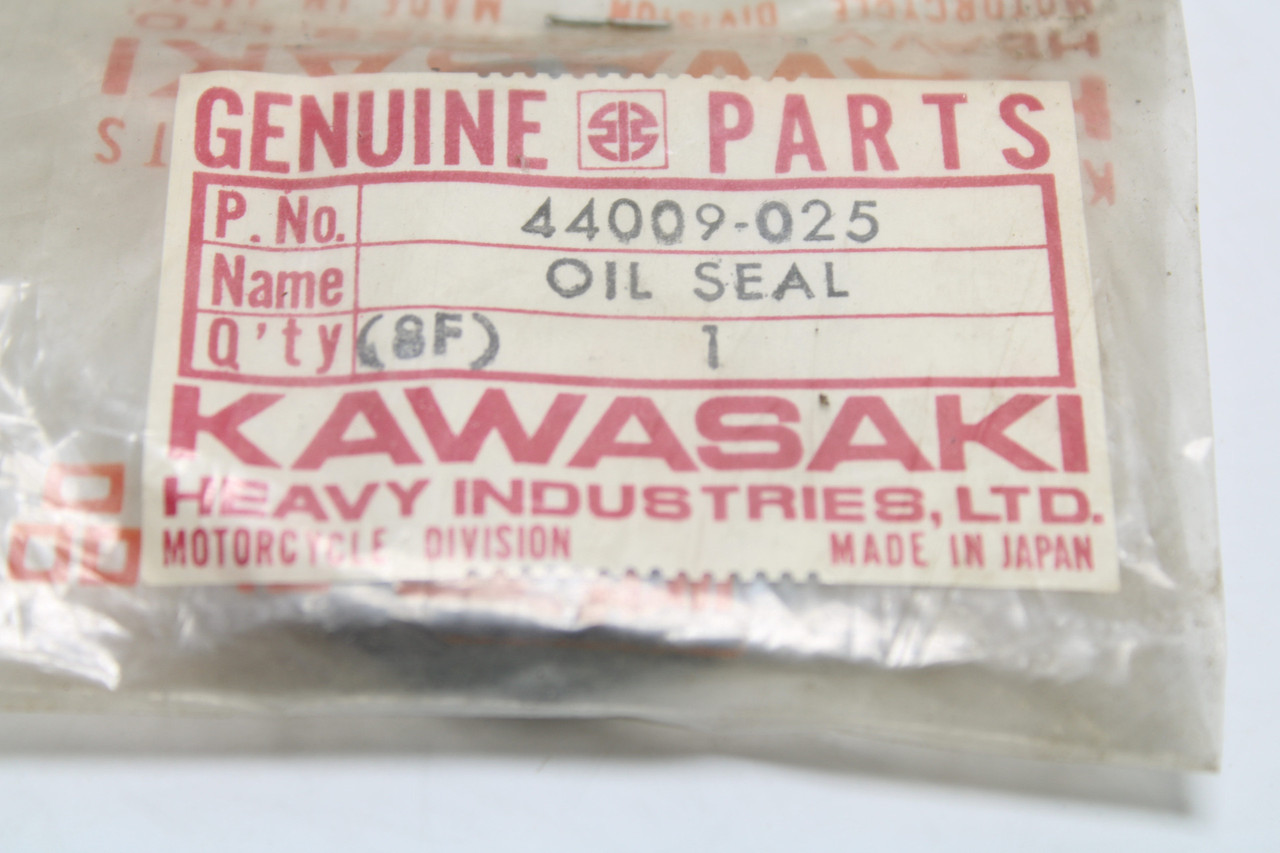 Kawasaki KE175 KD175 44009-025 OIL SEAL