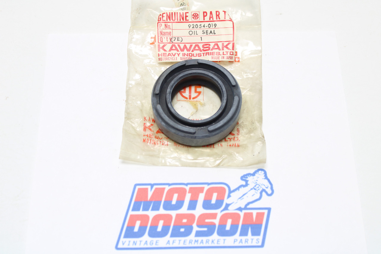 Kawasaki 92054-013 Superseded by 92054-019 - OIL SEAL
