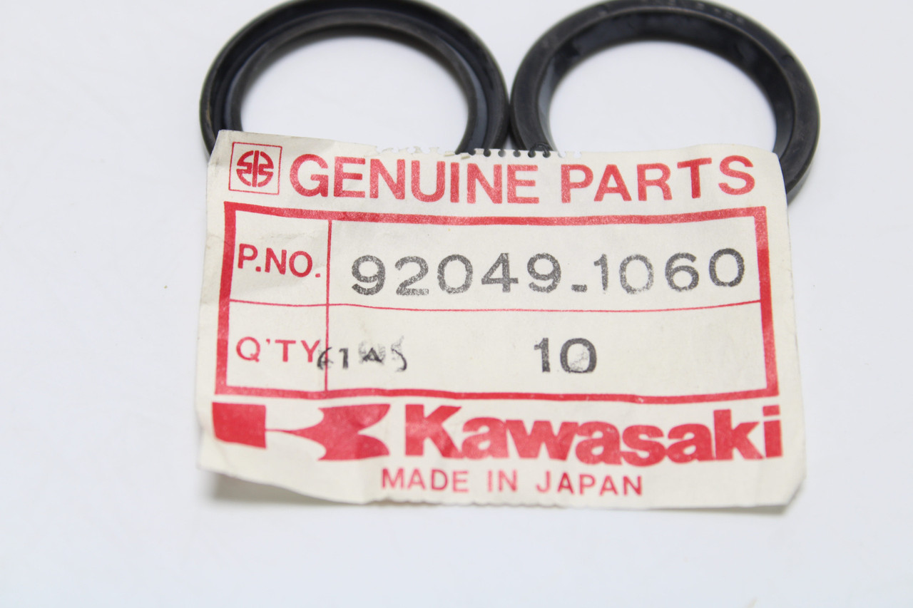 Kawasaki ZX1100 ZX1000 ZX750 KZ1000 92049-1060 OIL SEAL (Pair)