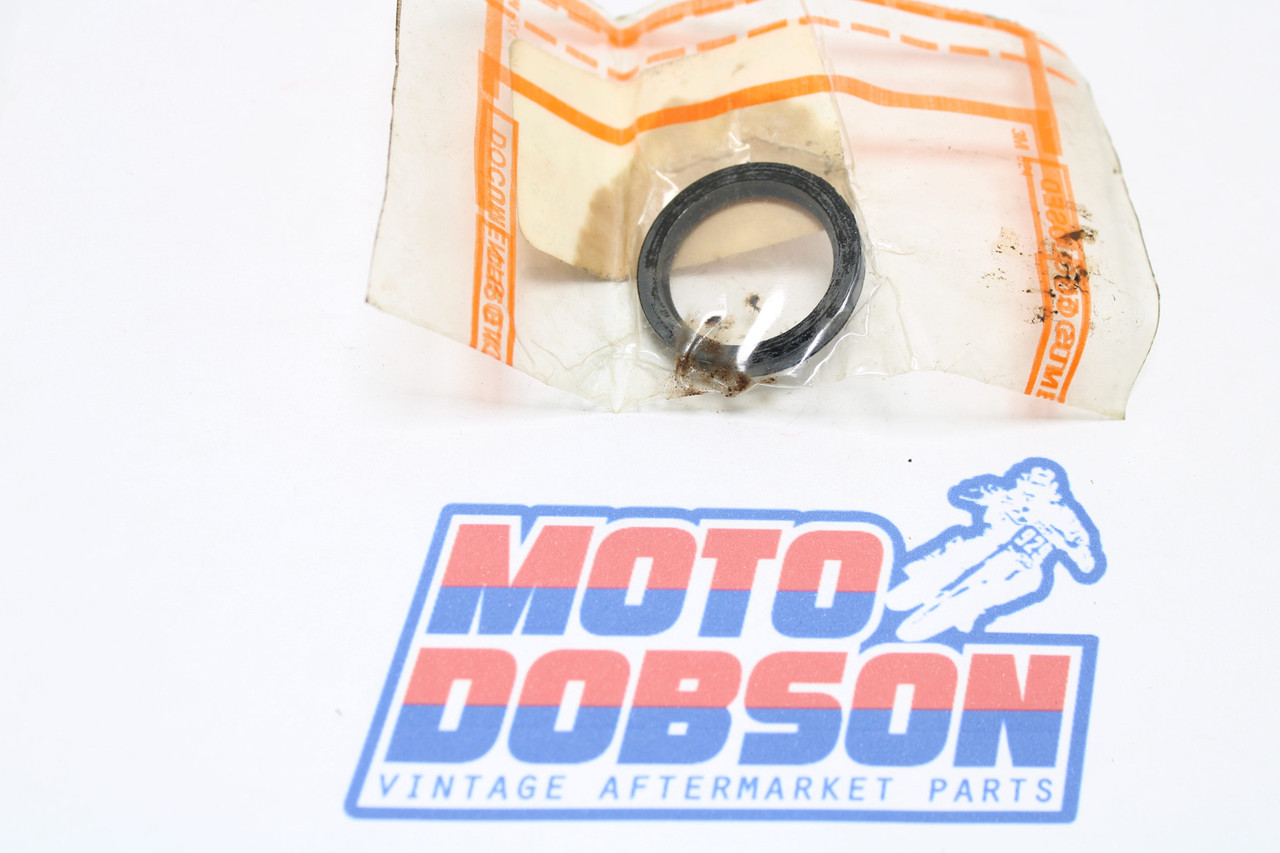 Kawasaki ZX1100 ZX1000 ZX750 KZ1000 92049-1060 OIL SEAL