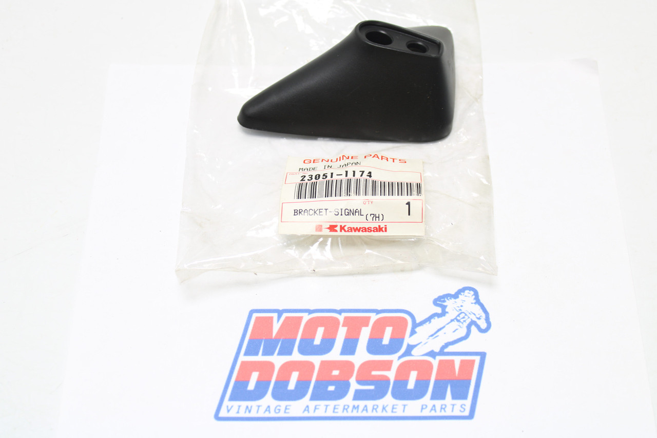 Kawasaki ZX900 Ninja 1984-1986 23051-1174 BRACKET-SIGNAL LAMP,F Turn Signals