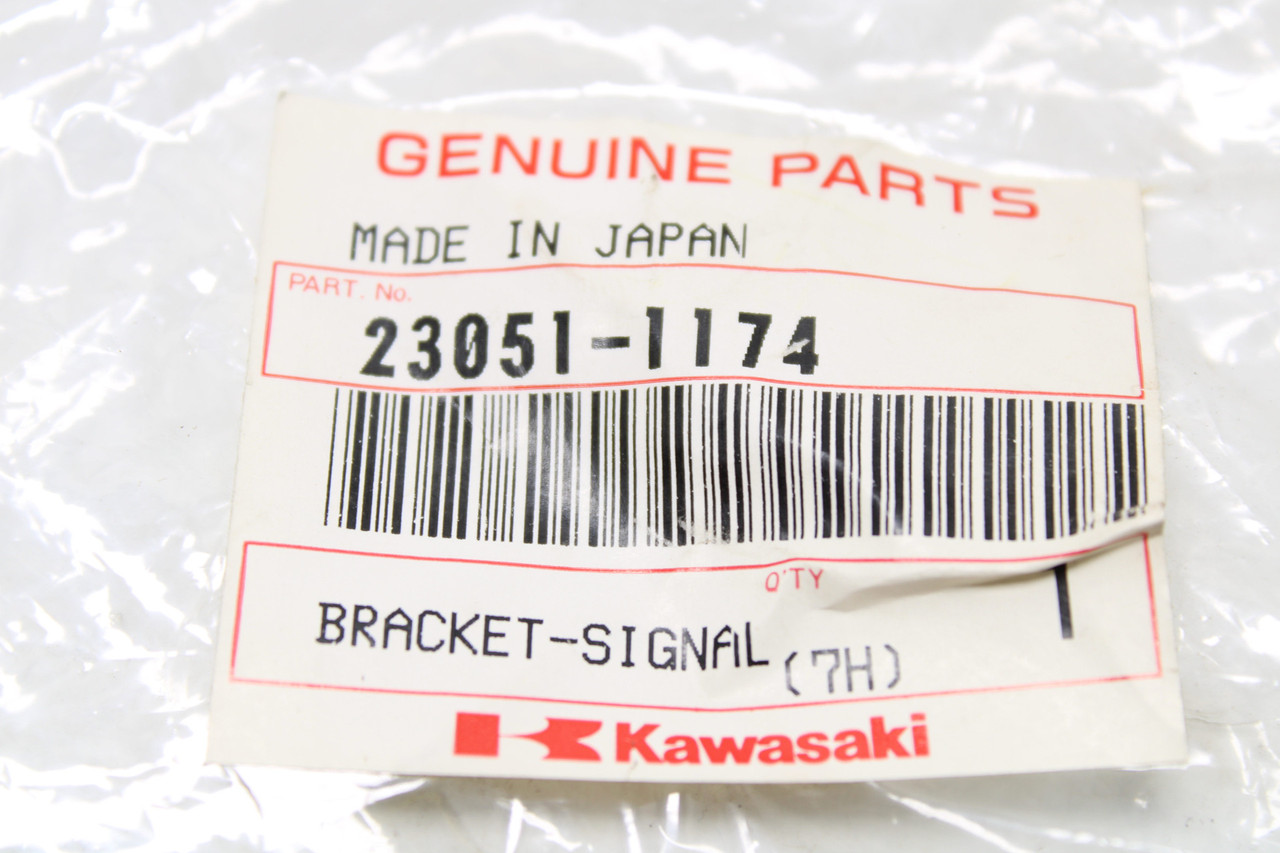 Kawasaki ZX900 Ninja 1984-1986 23051-1174 BRACKET-SIGNAL LAMP,F Turn Signals