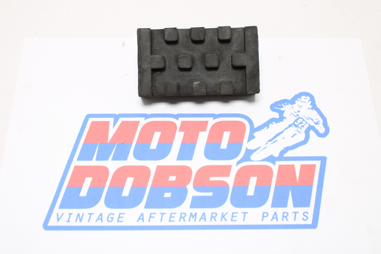 Suzuki GS850 1100 44541-49401 CUSHION, CENTER Fuel Tank