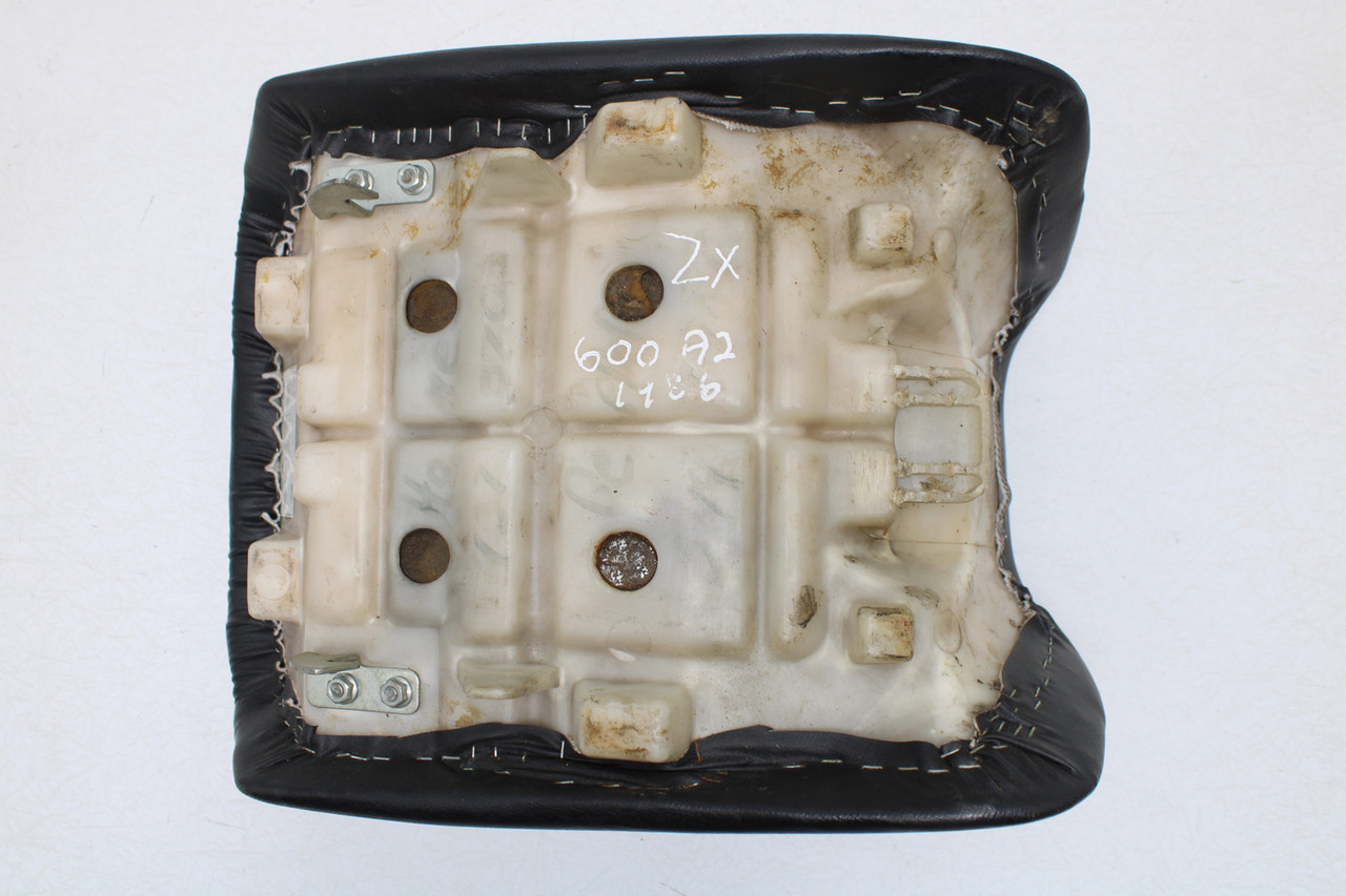 Kawasaki ZX600-A1 A2 1985-1987 53001-1415-N3 SEAT