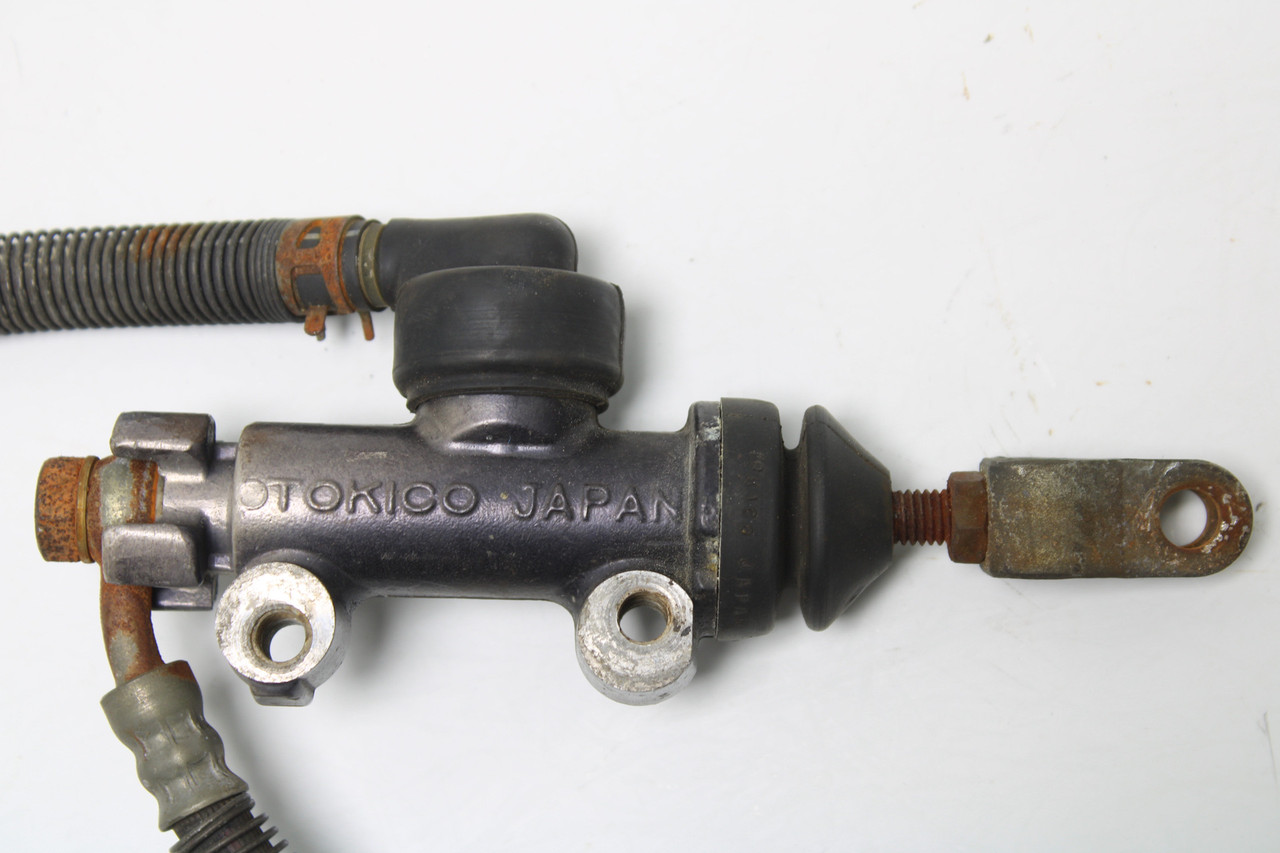 Kawasaki GPZ 750 1983-1985 43015-1251 R Master Cylinder and Caliper