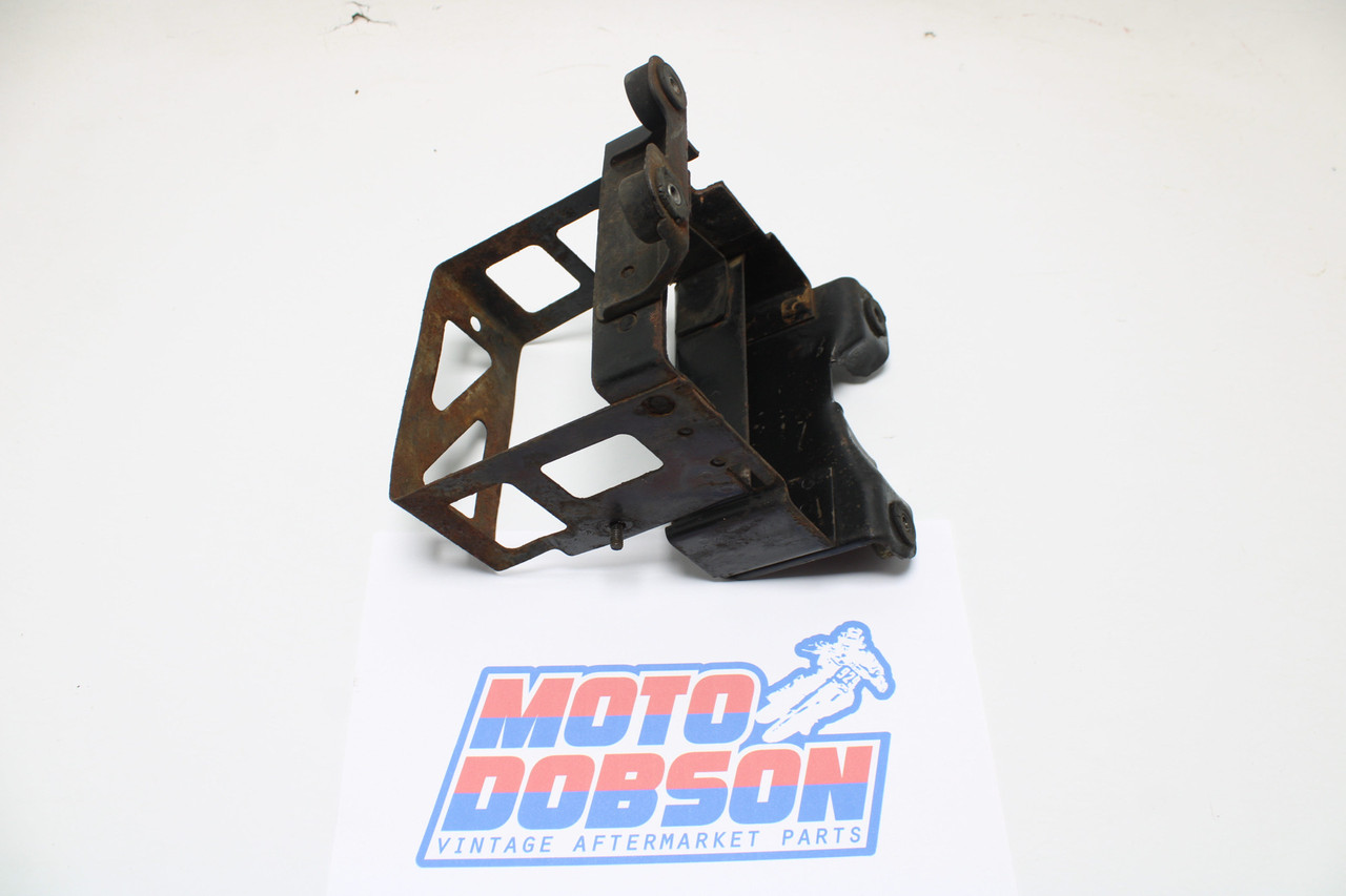 Suzuki Lemans GT750 1972-1977 41540-31000 HOLDER, BATTERY