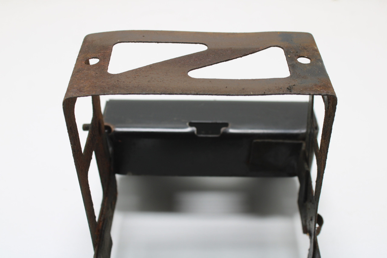 Suzuki Lemans GT750 1972-1977 41540-31000 HOLDER, BATTERY