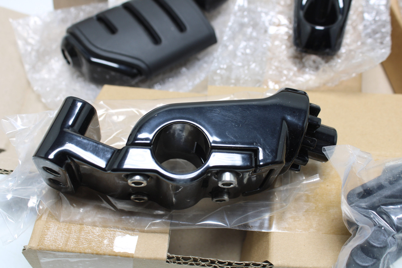 Honda GL1800 '01-'17 Valkyrie  '14-'15 Kuryakyn Ergo II Cruise Mounts