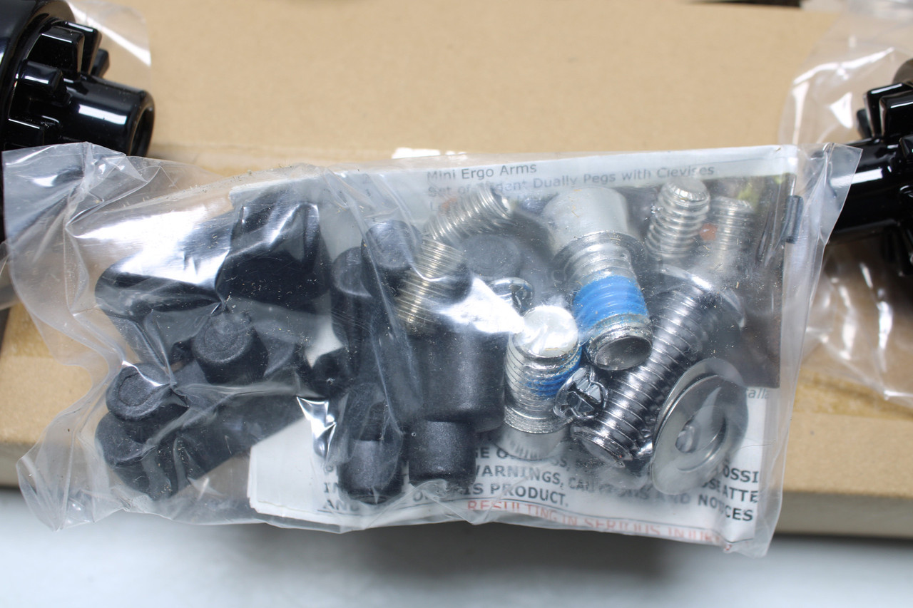 Honda GL1800 '01-'17 Valkyrie  '14-'15 Kuryakyn Ergo II Cruise Mounts