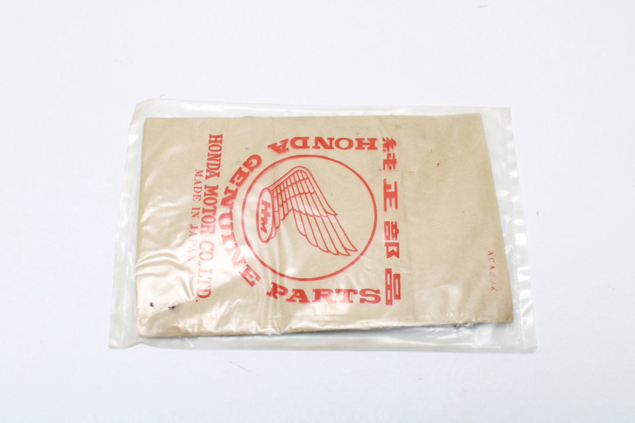 Honda CR125R 1984 11394-KA3-740 Gasket, R. Cover QTY 2